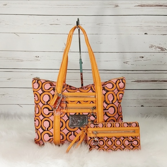 Coach Handbags - Coach Poppy 3D Glam Bag Set